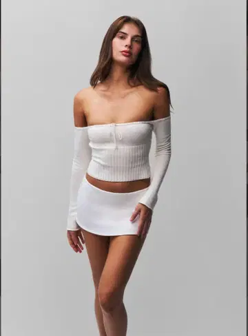 Danielle Guizio 미니스커트