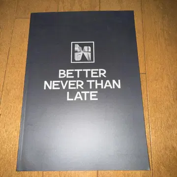 BETTER NEVER THAN LATE 아트 그룹전 팜플렛