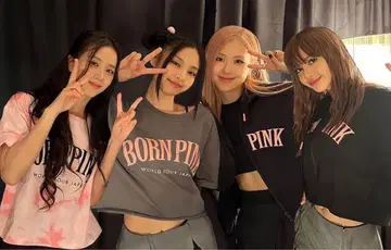 BLACKPINK [BORN PINK] 크롭 집업 후디