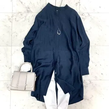 새상품급 Spick & Span 글로시 롱 셔츠 네이비 밴드 카라