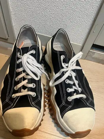 CONVERSE 블랙 스니커즈