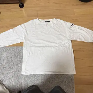 화이트 롱 T