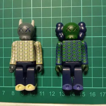 카우스 큐브릭 KAWS KUBRICK BE@RBRICK 세트