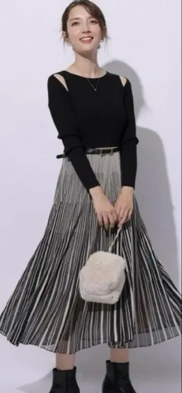 아푸와이저 리셰 시어 스트라이프 니트 원피스