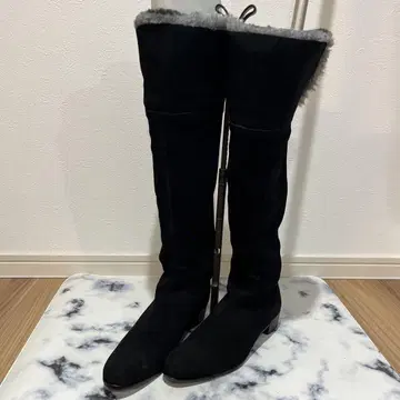 [중고] 퍼 달린 블랙 스웨이드 롱 부츠 여성용 24.5cm