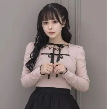 pium 더블 리본 멜로우 프릴 티셔츠
