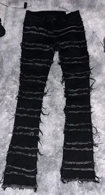 mnml 프린지 가공 블랙 데님 팬츠