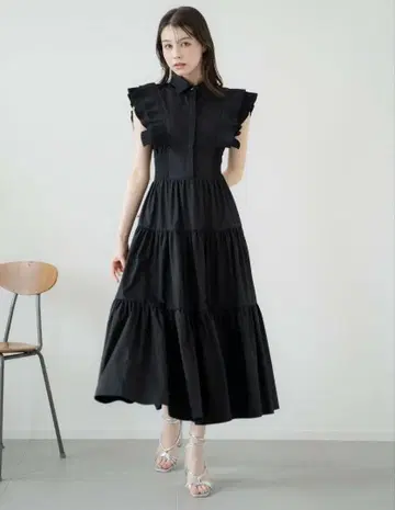 프릴 달린 블랙 셔츠 드레스