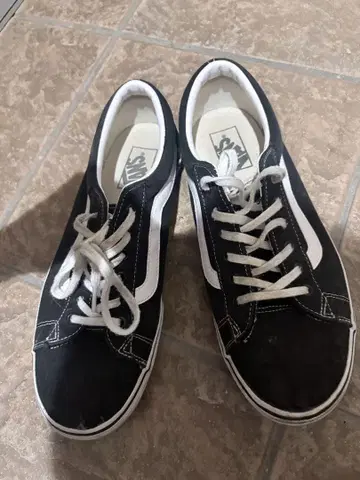 Vans 블랙/화이트 로우컷 스니커즈