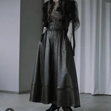 Ezick Glossy satin 지퍼 플레어 스커트