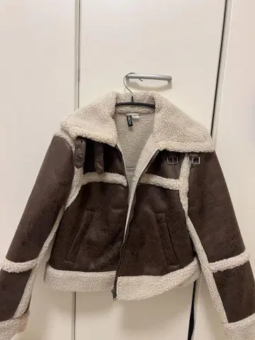[ H&M ] 브라운 아이보리 무스탕 코트 숏 기장