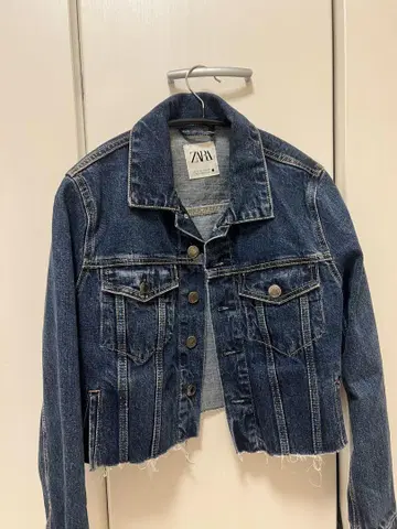 [ ZARA ] 크롭 기장 데님 자켓 컷팅 디테일 캐주얼 봄/가을