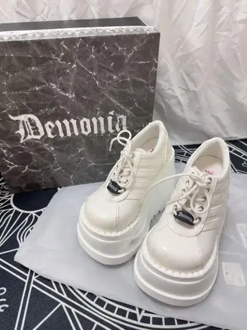 DEMONIA 통굽 스니커즈 화이트