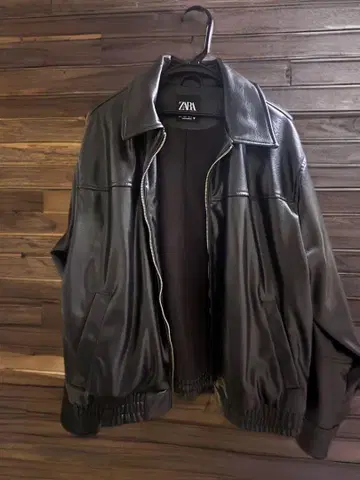 ZARA 블랙 가죽 자켓 S 사이즈
