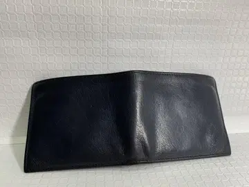 ILBISONTE 네이비 가죽 이단 접이식 지갑 코인 포켓 없음