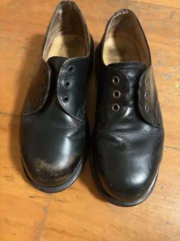 닥터마틴 3홀 잉글랜드제 차심 스틸토