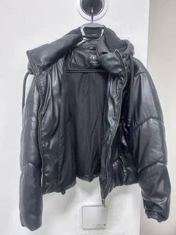 ZARA 후드 부착 블랙 다운 자켓