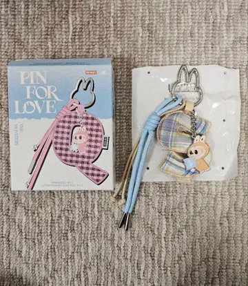 THE MONSTERS Pin for Love 키링