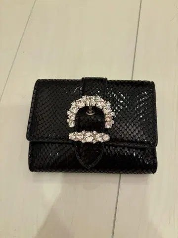 JIMMY CHOO 지미추 Cheri 삼단 접이식 지갑 블랙