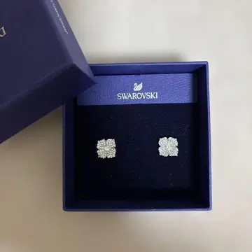 Swarovski 플라워형 크리스탈 귀걸이