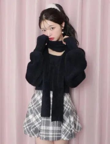 Scarf like shaggy knit tops 엠엠 블랙