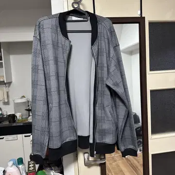 그레이 체크 무늬 집업 점퍼