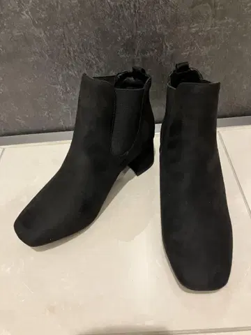 청키힐 숏부츠 23.5cm M 사이즈 새상품 블랙