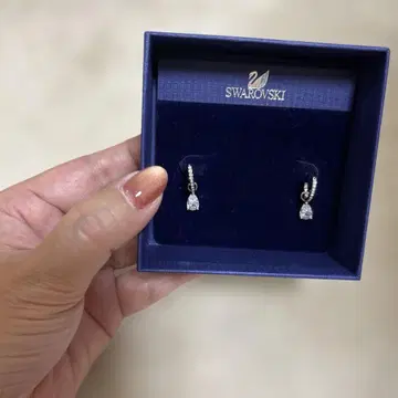 Swarovski 실버 드롭형 귀걸이