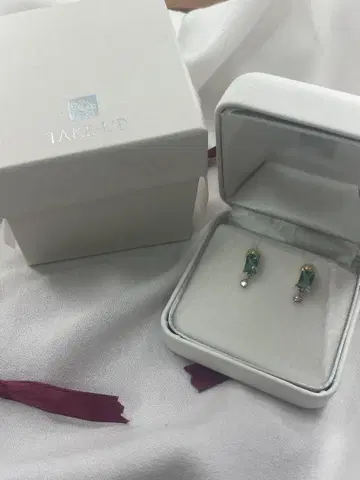 TAKE UP 그린쿼츠 귀걸이