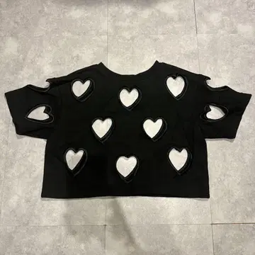 Honey mi Honey16ss 초기 하트컷 상의 블랙