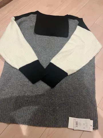 EGOIST 리브 배색 블록 스웨터 택 포함 미사용 새상품