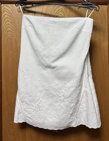 [새상품] ZARA 자수 화이트 베어탑
