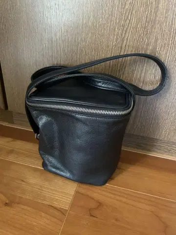 블랙 가죽 숄더백
