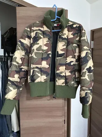 타미힐피거 카모플라쥬 다운 자켓