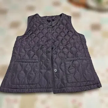 다크 그레이 퀼팅 베스트