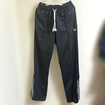 adidas originals 블랙 스트레이트 팬츠 큐빅