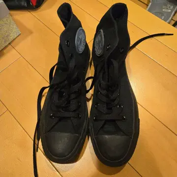 새상품 컨버스 블랙 하이컷 스니커즈