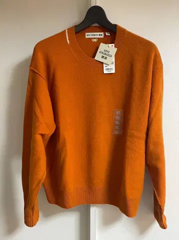 [ 새상품 택 포함 ] UNIQLO 안야 힌드마치 스웨터 3XL 오렌지
