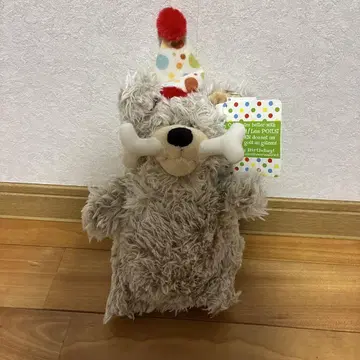파티 햇을 쓴 곰 봉제 인형