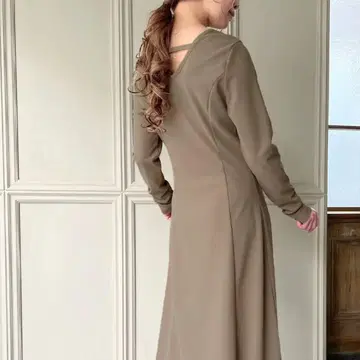 JUNOAH 주노아 스퀘어넥 플레어 원피스 그레이지 베이지