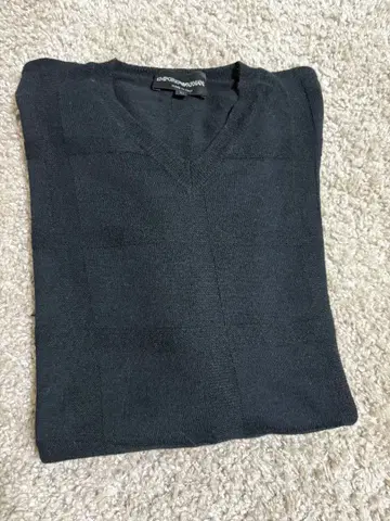 EMPORIO ARMANI 블랙 V넥 스웨터 46