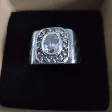 실버 925 소재, 오벌 컷 크리스탈 반지. 사이즈 18.5호