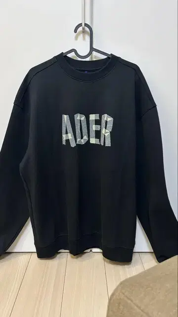 ADER 블랙 맨투맨