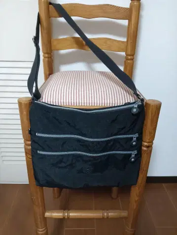 키플링 블랙 나일론 숄더백
