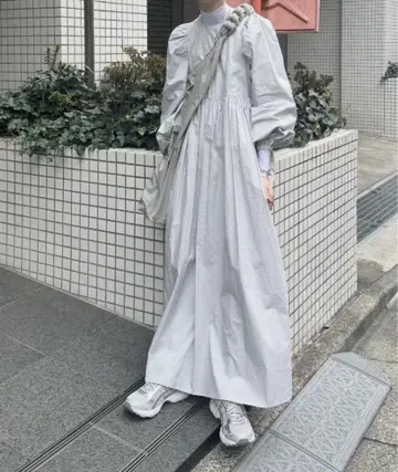 PERNA 볼륨 슬리브 원피스 라이트 그레이