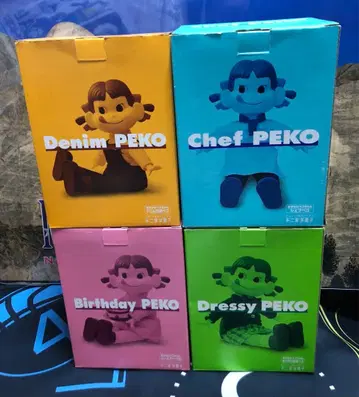 앉은 PEKO 인형 세트 4체