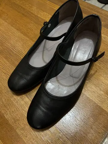 우사기야 블랙 스트랩 펌프스 22.5cm