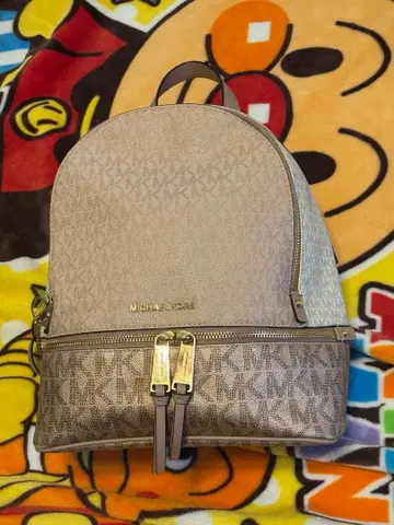 MICHAEL KORS 베이지 백팩