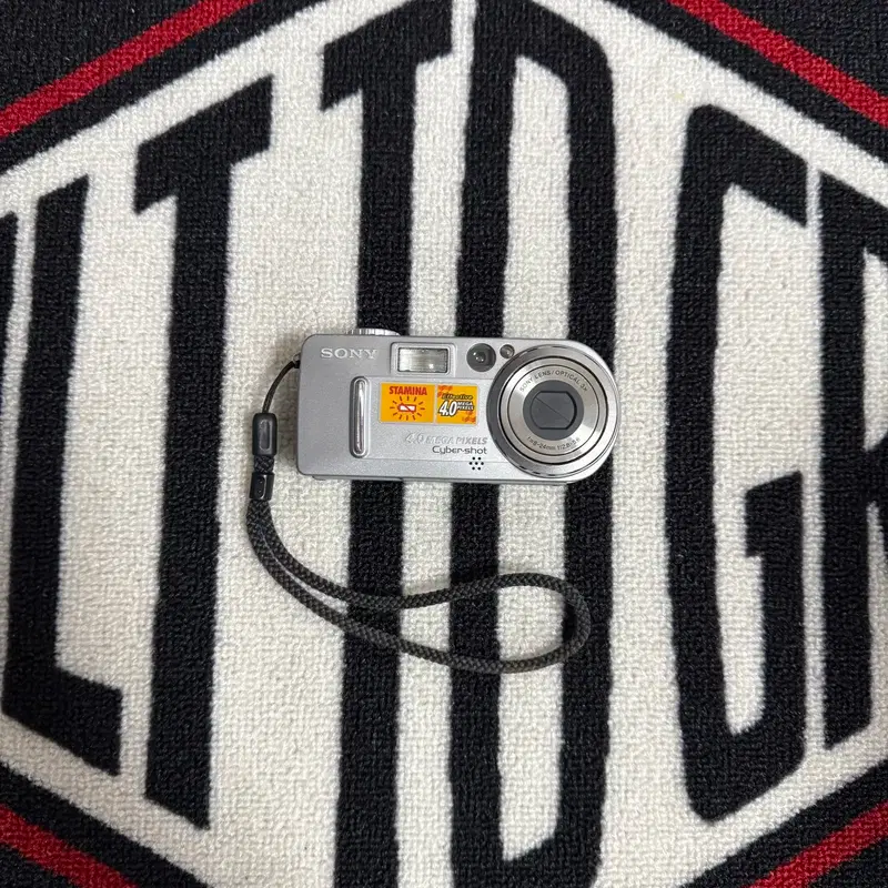 소니 사이버 샷 DSC-P9 4.0MP 디지털 카메라 실버