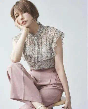 Arpege story 한정판 작은 꽃 프릴 블라우스 미카 씨 콜라보